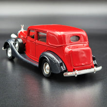 Load image into Gallery viewer, Solido Age D'Or 1937 Packard Sedan Red #4047 1:43 Die Cast Model