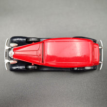 Load image into Gallery viewer, Solido Age D'Or 1937 Packard Sedan Red #4047 1:43 Die Cast Model