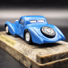 Load image into Gallery viewer, Solido Age D'or 1939 Bugatti Type 57S Atalante Blue #88 1:43 Die Cast Model