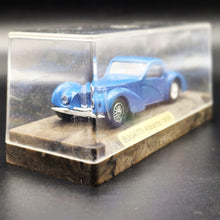 Load image into Gallery viewer, Solido Age D'or 1939 Bugatti Type 57S Atalante Blue #88 1:43 Die Cast Model