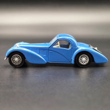 Load image into Gallery viewer, Solido Age D'or 1939 Bugatti Type 57S Atalante Blue #88 1:43 Die Cast Model