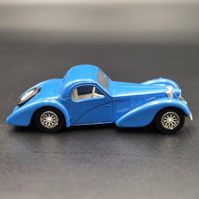 Load image into Gallery viewer, Solido Age D'or 1939 Bugatti Type 57S Atalante Blue #88 1:43 Die Cast Model