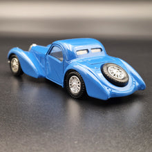 Load image into Gallery viewer, Solido Age D'or 1939 Bugatti Type 57S Atalante Blue #88 1:43 Die Cast Model