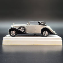 Load image into Gallery viewer, Solido Age D'or 1939 Rolls-Royce Phantom III Silver/Black #4046 1:43 Die Cast Model