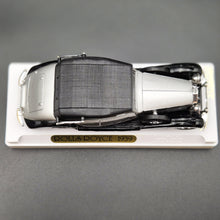 Load image into Gallery viewer, Solido Age D'or 1939 Rolls-Royce Phantom III Silver/Black #4046 1:43 Die Cast Model