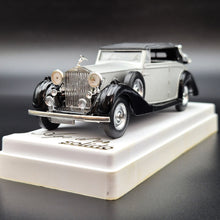 Load image into Gallery viewer, Solido Age D'or 1939 Rolls-Royce Phantom III Silver/Black #4046 1:43 Die Cast Model