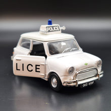 Load image into Gallery viewer, Explorafind 1967 Austin Mini Cooper MKII White Liverpool Police 1:50 Die Cast Car New
