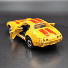 Load image into Gallery viewer, Tomica 1977 Chevrolet Corvette Stingray Dark Yellow #F21