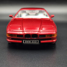 Load image into Gallery viewer, Welly 1993 BMW 850i Hard Top (E31) #9372 Red 1:24 Die Cast Car