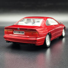 Load image into Gallery viewer, Welly 1993 BMW 850i Hard Top (E31) #9372 Red 1:24 Die Cast Car