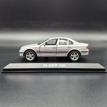 Load image into Gallery viewer, Welly 1998 BMW 328i Silver 1:36 #9739 Collection Series Boxed
