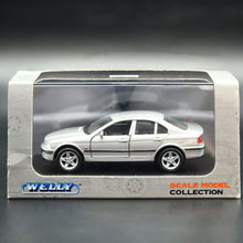 Load image into Gallery viewer, Welly 1998 BMW 328i Silver 1:36 #9739 Collection Series Boxed