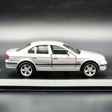 Load image into Gallery viewer, Welly 1998 BMW 328i Silver 1:36 #9739 Collection Series Boxed