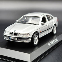 Load image into Gallery viewer, Welly 1998 BMW 328i Silver 1:36 #9739 Collection Series Boxed
