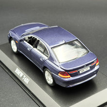 Load image into Gallery viewer, Welly 2002 BMW 745i Dark Purple 1:36 #9763 Collection Series Boxed