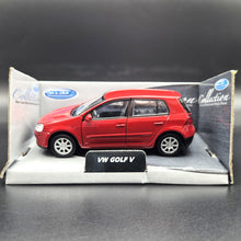 Load image into Gallery viewer, Welly 2004 Volkswagen Golf V Mk5 Red 1:36 #42361 Collection Series Boxed