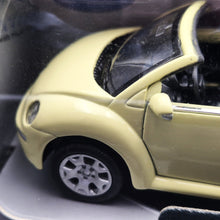 Load image into Gallery viewer, Welly 2004 Volkswagen New Beetle Convertible Pale Yellow 1:36 Collection Series Boxed