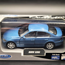 Load image into Gallery viewer, Welly 2005 BMW 330i E90 Metallic Blue #44011 1:43 Collection Series Boxed