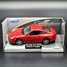 Load image into Gallery viewer, Welly 2005 Porsche 911 (997) Carrera S Coupe Red 1:36 #42369 Collection Series Boxed