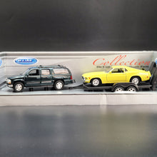Load image into Gallery viewer, Welly 2001 Chevrolet Suburban &amp; 1970 Ford Mustang Boss 302 Off-Roader Trailer Set Collection