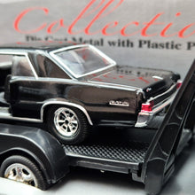 Load image into Gallery viewer, Welly 2002 Cadillac Escalade &amp; 1965 Pontiac GTO Off-Roader Trailer Set Collection
