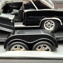Load image into Gallery viewer, Welly 2002 Cadillac Escalade &amp; 1965 Pontiac GTO Off-Roader Trailer Set Collection