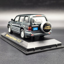 Load image into Gallery viewer, Yat-Ming 1998 Toyota Land Cruiser VXR Dark Green 1:43 Collectors Edition Diecast Car