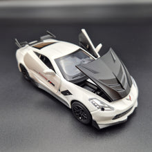 Load image into Gallery viewer, Explorafind 2016 Chevrolet Corvette Z06 C7.R White 1:32 Die Cast Car