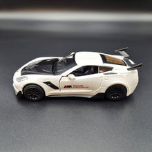 Load image into Gallery viewer, Explorafind 2016 Chevrolet Corvette Z06 C7.R White 1:32 Die Cast Car