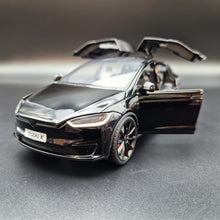 Load image into Gallery viewer, Explorafind 2020 Tesla Model X Black 1:24 Die Cast Car