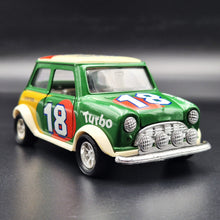 Load image into Gallery viewer, Superior Sunnyside 1996 Mini Cooper Mark VII Green 1:24 SS 5703 Die Cast Model