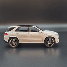 Load and play video in Gallery viewer, Explorafind 2022 Mercedes-Benz Maybach GLE 63 S White 1:36 Die Cast Car