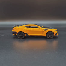 Load and play video in Gallery viewer, Explorafind 2020 Chevrolet Camaro ZL1 Yellow 1:32 Die Cast Car
