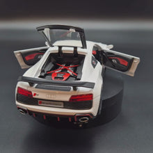 Load and play video in Gallery viewer, Explorafind 2020 Audi R8 V10 White 1:24 Die Cast Car