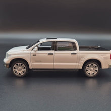Load and play video in Gallery viewer, Explorafind 2019 Toyota Tundra White 1:32 Die Cast Car
