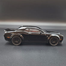 Load and play video in Gallery viewer, Explorafind 2023 Dodge Challenger SRT Hellcat Black 1:32 Die Cast Car
