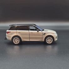 Load and play video in Gallery viewer, Explorafind 2022 Range Rover Sport Silver 1:32 Die Cast Car
