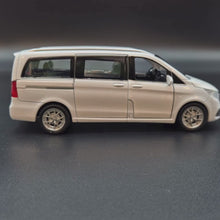 Load and play video in Gallery viewer, Explorafind 2021 Mercedes-Benz V-Class V260 White 1:36 Die Cast Van
