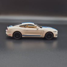 Load and play video in Gallery viewer, Explorafind 2020 Ford Mustang Shelby GT350 White 1:32 Die Cast Car
