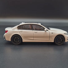 Load and play video in Gallery viewer, Explorafind 2023 BMW 3 Series 320i White 1:32 Die Cast Car