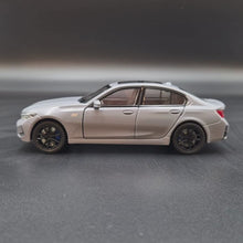 Load and play video in Gallery viewer, Explorafind 2023 BMW 3 Series 320i Grey 1:32 Die Cast Car
