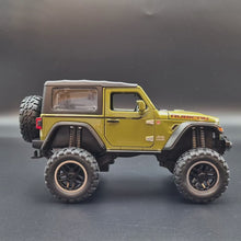 Load and play video in Gallery viewer, Explorafind 2020 Jeep Wrangler Rubicon Green 1:20 Die Cast Car