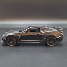 Load and play video in Gallery viewer, Explorafind 2020 Chevrolet Camaro ZL1 Matte Black 1:32 Die Cast Car