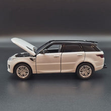 Load and play video in Gallery viewer, Explorafind 2022 Range Rover Sport White 1:32 Die Cast Car