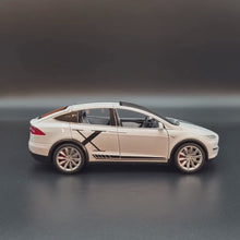 Load and play video in Gallery viewer, Explorafind 2020 Tesla Model X White 1:24 Die Cast Car
