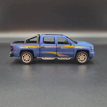 Load and play video in Gallery viewer, Explorafind 2022 Chevrolet Silverado 1500 Matte Blue 1:32 Die Cast Pickup
