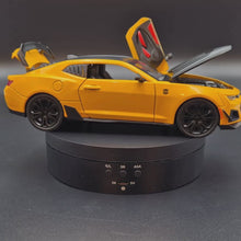 Load and play video in Gallery viewer, Explorafind 2020 Chevrolet Camaro ZL1 Yellow 1:24 Die Cast Car
