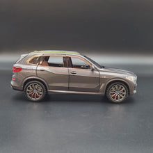 Load and play video in Gallery viewer, Explorafind 2020 BMW X5 Black 1:24 Die Cast Car