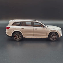 Load and play video in Gallery viewer, Explorafind 2021 Mercedes-Benz GLS 63 Pearl White 1:24 Die Cast Car
