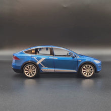 Load and play video in Gallery viewer, Explorafind 2020 Tesla Model X Black 1:24 Die Cast Car